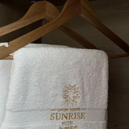 Sunrise 4* Qeparo